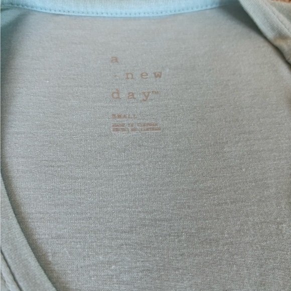 Tank top - Picture 3 of 3